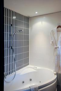 Hotels Le Clos Des Fontaines : photos des chambres