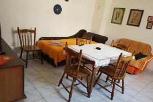 Two-Bedroom Apartment room in A modest place
