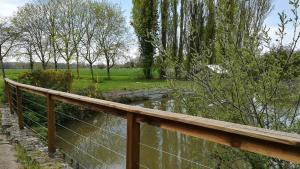 B&B / Chambres d'hotes La Ferme de l'isle et sa Roulotte : Chambre Double