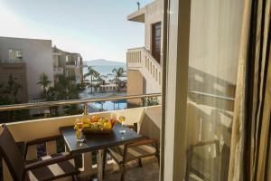 One-Bedroom Apartment with Sea View