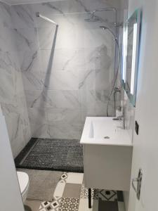 Studio Suquet balcony 1 min beach, 10 min Palais & Croisette Works