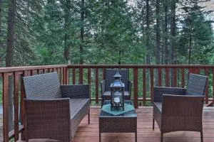 4 Mi to Big Tree State Park Serene Cabin with Deck - Dorrington