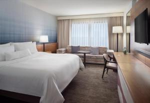 Traditional, Guest room, 1 King, Low floor room in The Westin Charlotte