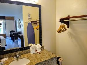Double Room with Two Double Beds room in Red Carpet Inn Airport Fort Lauderdale
