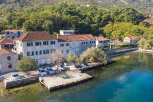 The Stone House, Prcanj 165