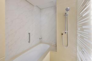 King Room with Marina View and Lounge Access room in Crowne Plaza Dubai Marina