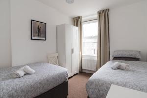 Elegant 2 Bedroom Apartment Near Stadium & Centre!