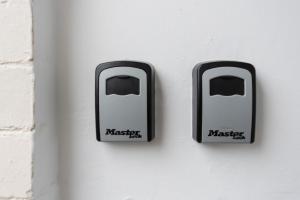 Elegant 2 Bedroom Apartment Near Stadium & Centre!