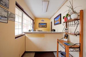 National 9 Inn - Placerville