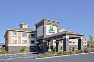 Holiday Inn Express Hotel & Suites Ashland by IHG - Buckhorn Springs