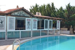 Coliseum Studios & Apartments