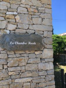 B&B / Chambres d'hotes La chambre haute et son spa : photos des chambres