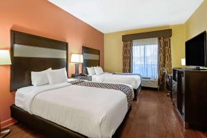 Queen Room with Two Queen Beds - Mobility Access/Non-Smoking room in La Quinta by Wyndham Florence
