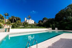 Appartements LE CHATEAU DE LA PINEDE AP4198 by Riviera Holiday Homes : photos des chambres