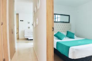 Aptos Plaza Principal, con y sin Vista al Embalse, frente Autobús, a 8 minutos de la Piedra del Peñol, TODO CERCA!!!