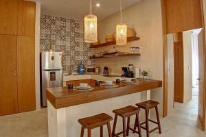 Modern Tulum Condo - 4 Mi to Mayan Ruins!