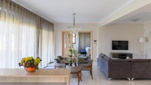 Three-Bedroom Apartment - Ersi