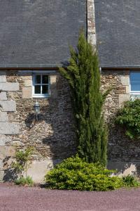 Maisons d'hotes La Metairie-du-Vauhariot - Lodge ou Chambre - Piscine Chauffee - Vue Mer et Mont Saint Michel et GR34 - Residence Hoteliere : photos des chambres