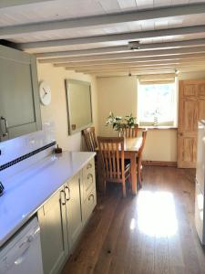 Coed y Berclas cottage, private orchard with stunning views