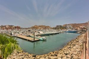 Upscale Cabo Home with Jacuzzi, Above Puerto Paraiso - Apartments, Cabo San Lucas
