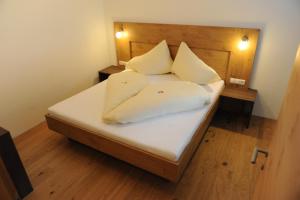 Comfort Two Bedroom Apartment with Terrace room in Apart Alpinlive