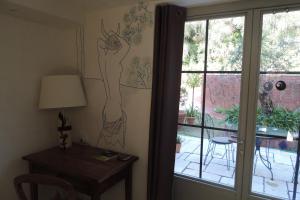 B&B / Chambres d'hotes Sous L'Olivier : Suite Cocteau