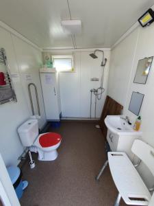Chalets Camping du Puy Rond : Caravane 