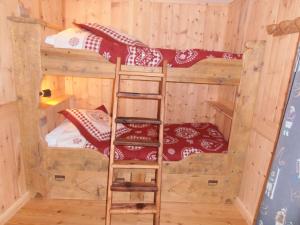 Two-Bedroom Apartment room in Maison Peroulaz