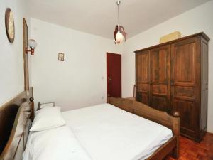 Inviting Apartment in Novalja with Patio