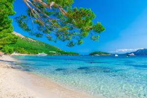 Vistafar - Private Pool & Only 50m to the Sea