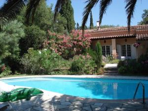 Villa in Frejus with Private Pool & Beach Nearby