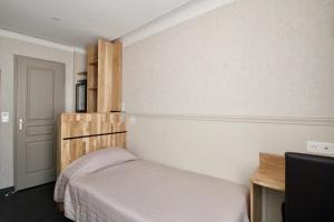 Hotels Hotel des Pyrenees : Chambre Simple