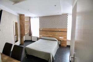 Hotels Hotel des Pyrenees : photos des chambres