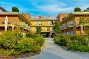 皇家俱乐部酒店 - 什图罗沃