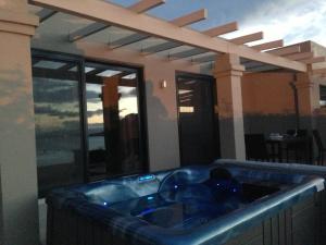 Family Suite Sea View with Hot Tub