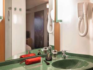 Hotels ibis Auch : photos des chambres