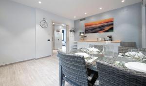 R94 Chalet con piscina privada 20m de la playa Calafell