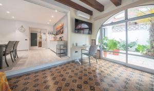 R94 Chalet con piscina privada 20m de la playa Calafell