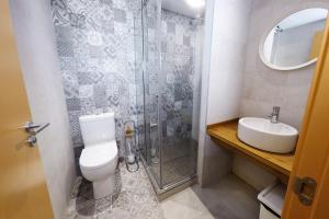 Double or Twin Room with Bathroom room in Meeting Point Hostels
