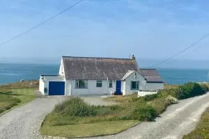TY CAMP- 4 BED SEA FRONT - RAVENSPOINT ROAD - Rhoscolyn