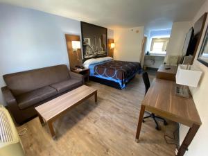 King Room - Disability Access/Smoking room in Super 8 by Wyndham Marietta/West/Atl Area