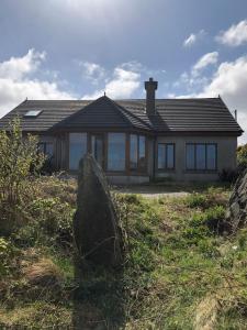 House with sea views close to Beach with WiFi and large kitchen and dining