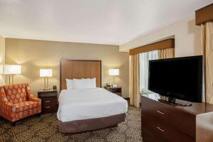 Queen Studio room in La Quinta by Wyndham Las Vegas RedRock/Summerlin