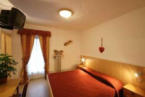 Family Room (2 Adults + 2 Children) room in Hotel Bernard