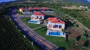 Catherine Villas - Aroyí