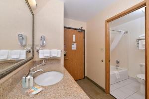 Queen Room - Non-Smoking/Pet Friendly room in Quality Inn Cheyenne I-25 South