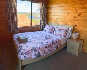 Lake view family Lodge up to 12 people