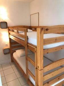 Appartements Rez de jardin 5 pers avec piscine, vue directe sur la plage a 40 m : photos des chambres