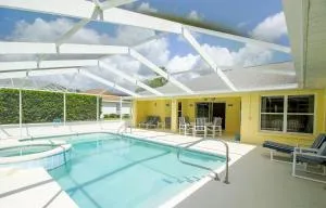 Beautiful & Sunny Pool Home with Golf View home - Hernando