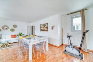 Appartements Chic and spacious apart with parking : photos des chambres